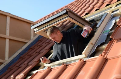 Pose de fenêtres de toit Velux à Bourguenolles